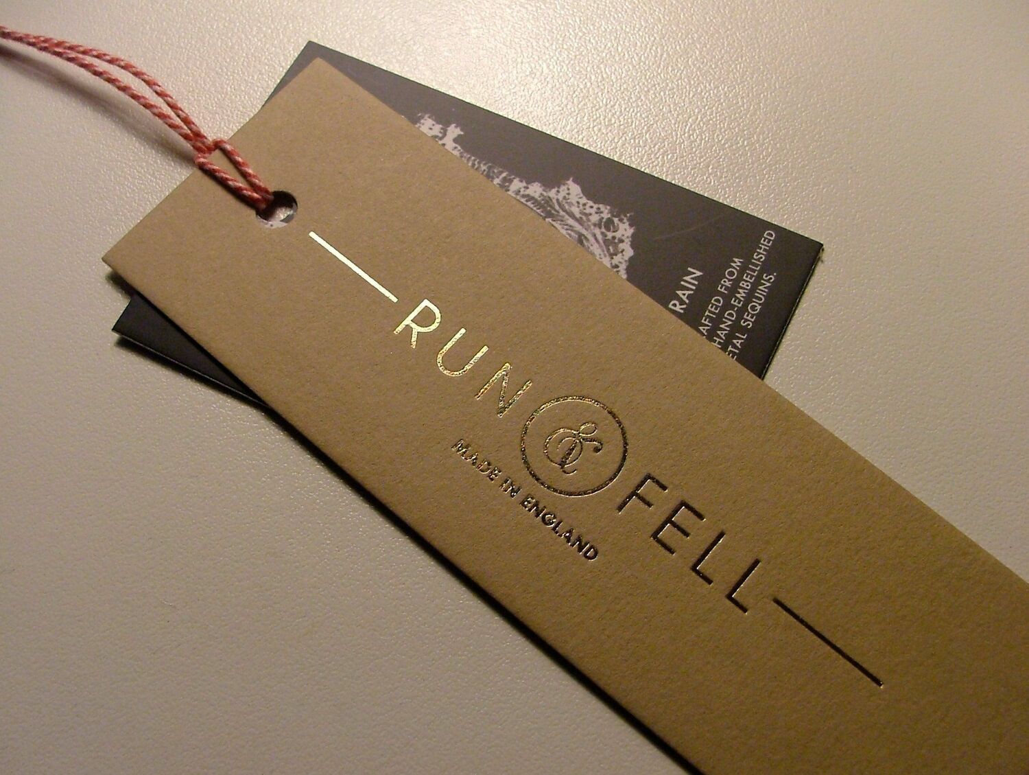 Бирки для одежды с тиснением фольгой Бирки для одежды с тиснением фольгой